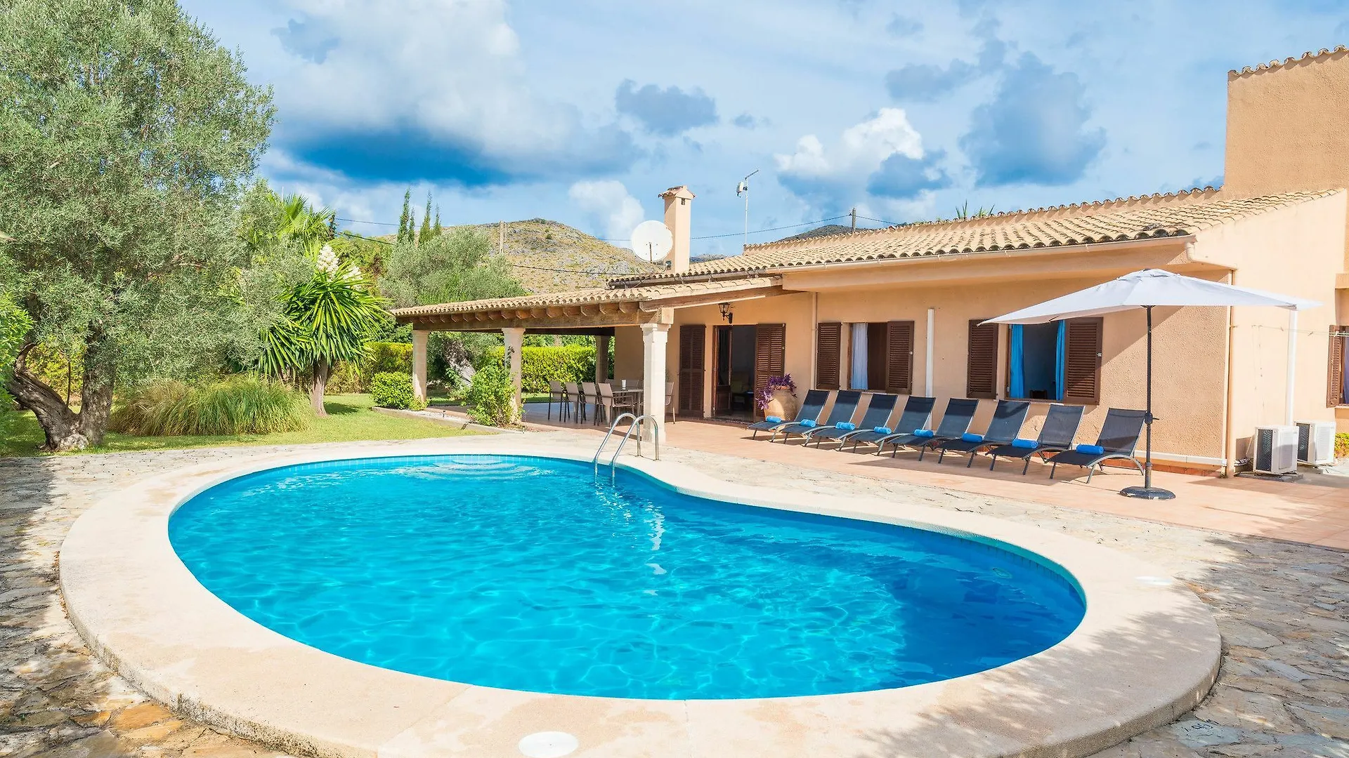 Can Escandeu Pollenca Villa